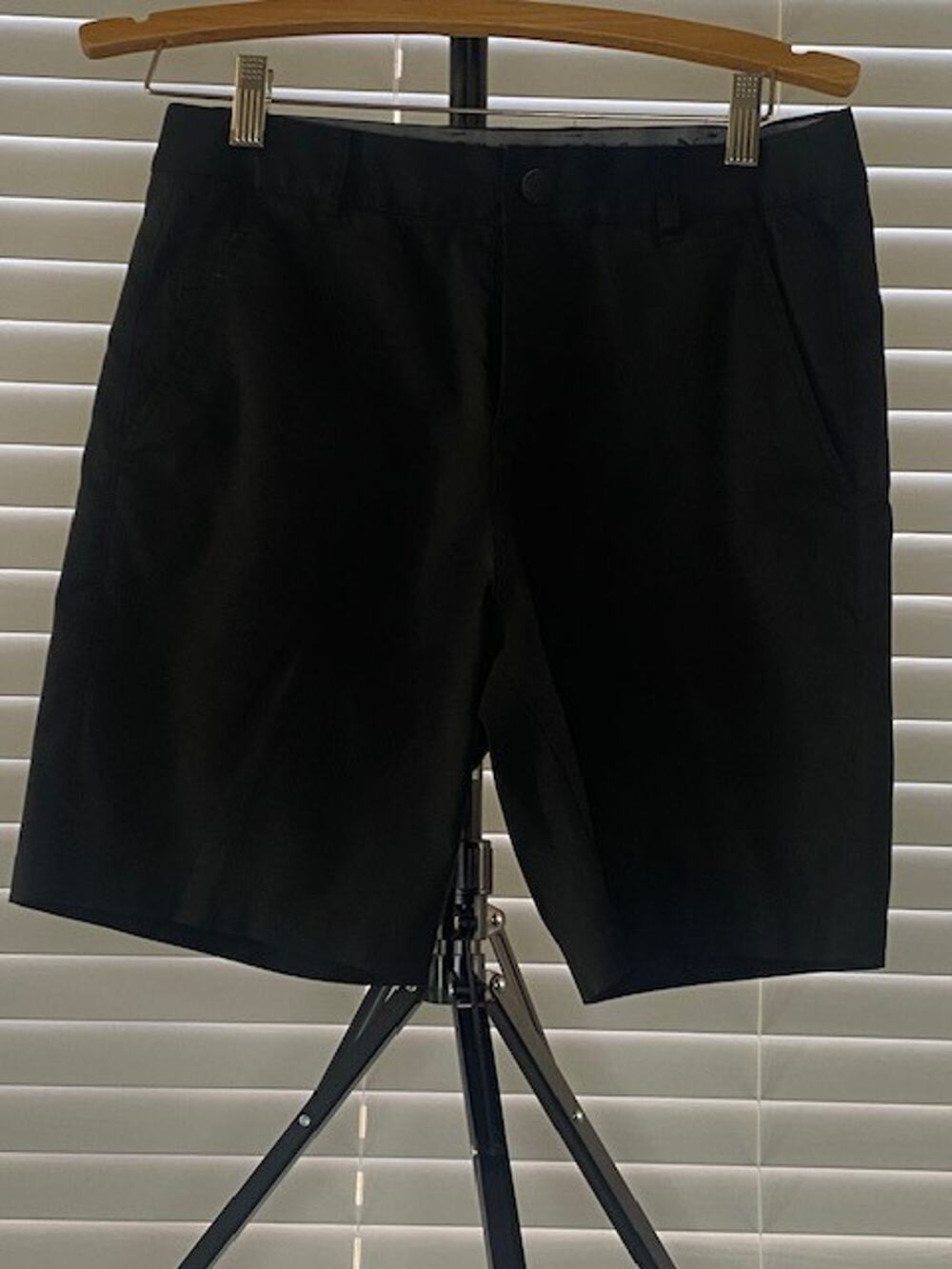 PUMA Golf Shorts Men’s Size 28 Black Flat Front Performance Stretch Casual EUC
